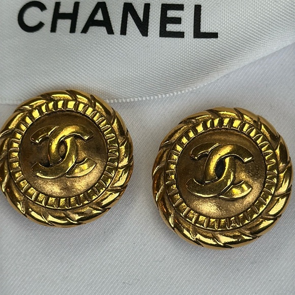 COA CHANEL CC 24K Goldplated Earrings 1.2” Diameter Vintage Clip On - Picture 1 of 9